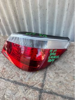 2004-2007 BMW E60 5 SERIES REAR RIGHT RH PASSENGER TAIL LIGHT LAMP OEM (contact info removed)