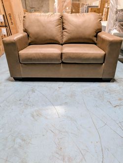 Kintaro Loveseat