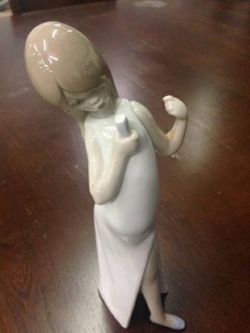 Lladro figure NINA YE YE Girl Singer Singing with Microphone - Retired