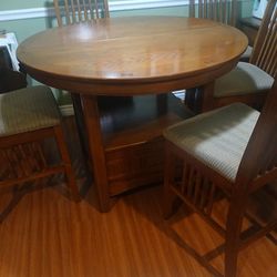 Dining room table with 6 chairs