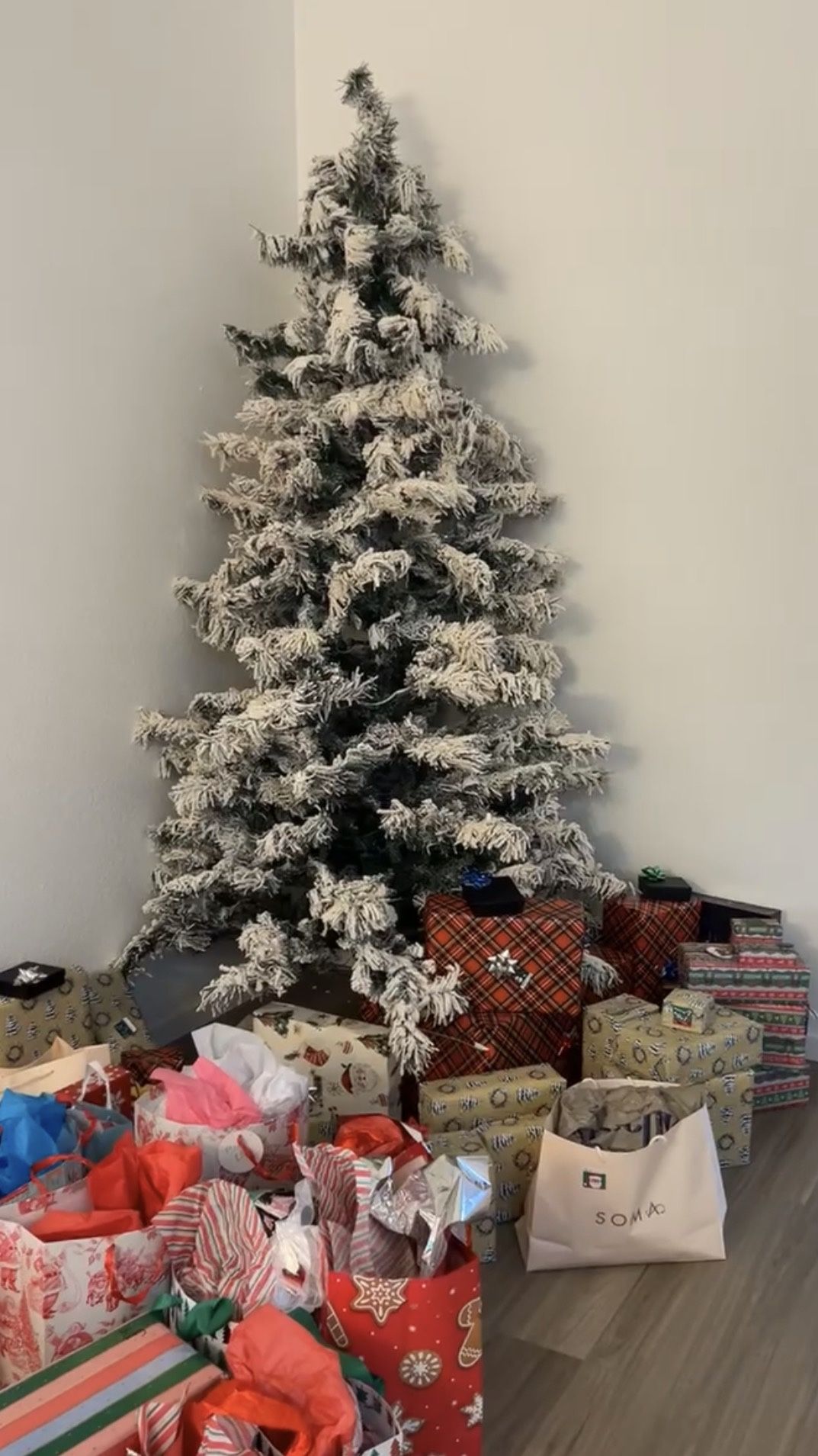 9ft Snowy Christmas Tree