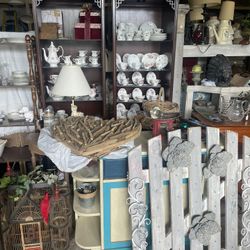 Huge Sale Lots Of Vintage & Antique Items!!