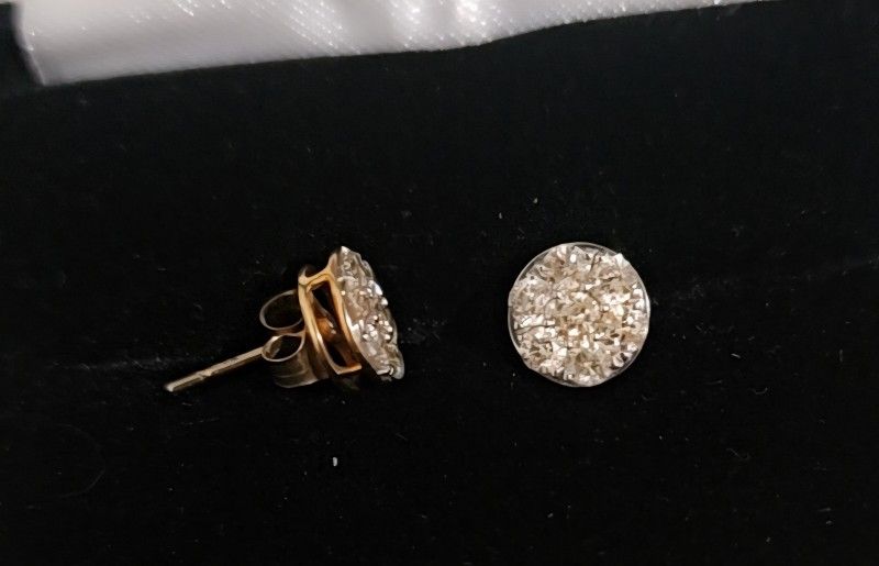 10klt.  DIAMOND  earrings for women. New 