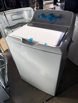 GE Agitator Medium (4.3-cu ft) Top-Load Washer (White). Minor cosmetic imperfections do not affect functionality.