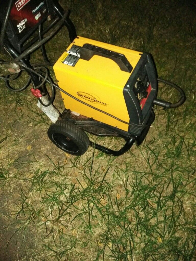 Northern Industrial Mig 135 welder electric or gas