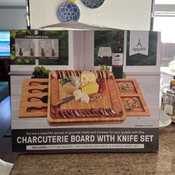 Charcuterie Boar With Knife Set