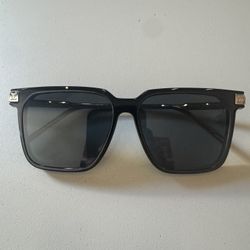 Louis Vuitton Rise Square Sunglasses Z1667W Authentic