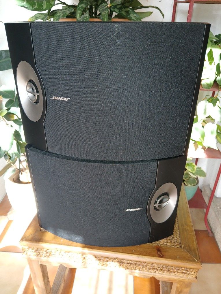 Bose 301 V Speakers Left and Right