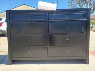 FREE Dresser - curbside pickup