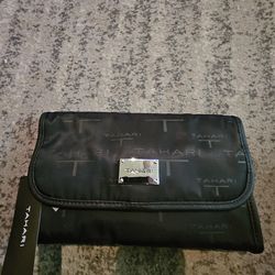 TAHARI Hanging Travel Bag. Model T98664/117C. w/BONUS TRAVEL BOTTLE FACTORY SEAL
