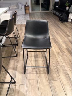 4 Barstools