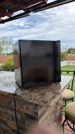 Mini fridge