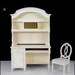 Beautiful Thomasville Desk And Chair