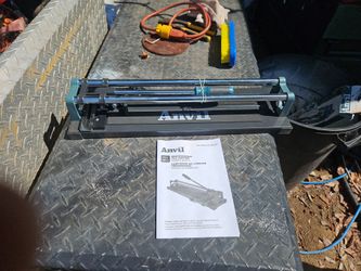 Anvil tile cutter