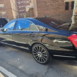 S550 Mercedes Benz.