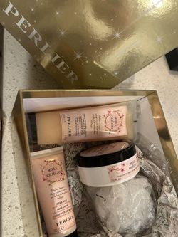 Perlier Gift Set - Loofa, Hand Cream, Body Creme And Bath Wash Cream 