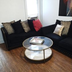 SOFÁ / MINI FRIDGE / COFFEE TABLE 