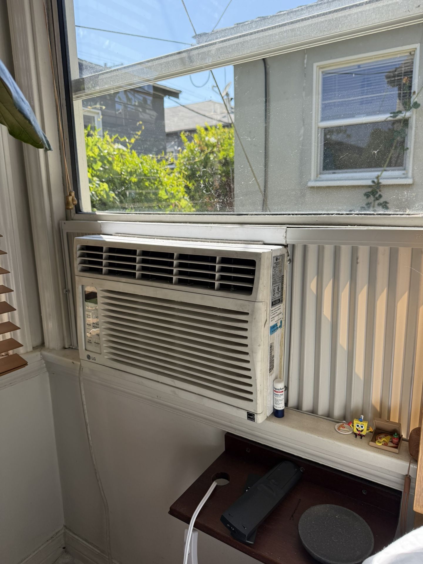 LG LW6014ERY4 6,000 BTU Window Air Conditioner + Remote (AC)