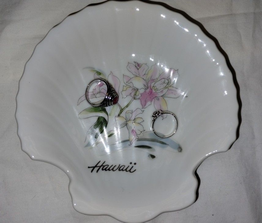Vintage Hawaii Shell Shape Porcelain Trinket Dish Hand Painted