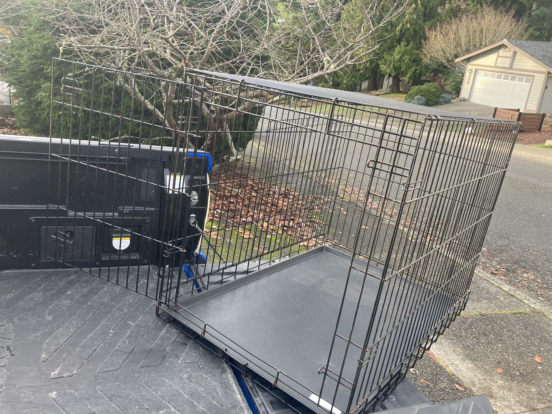 XL Large Dog Kennel Crate Collapsible Like In Good Condition 42" L by 28" W by 33" H