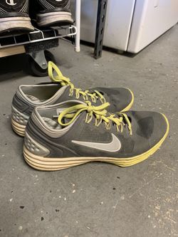 FEMALE NIKE SHOES
