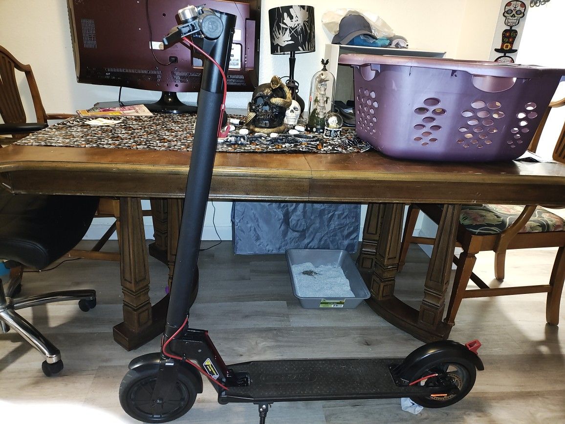 GOTRAX  XR ELITE SCOOTER (Two Weeks Usage)