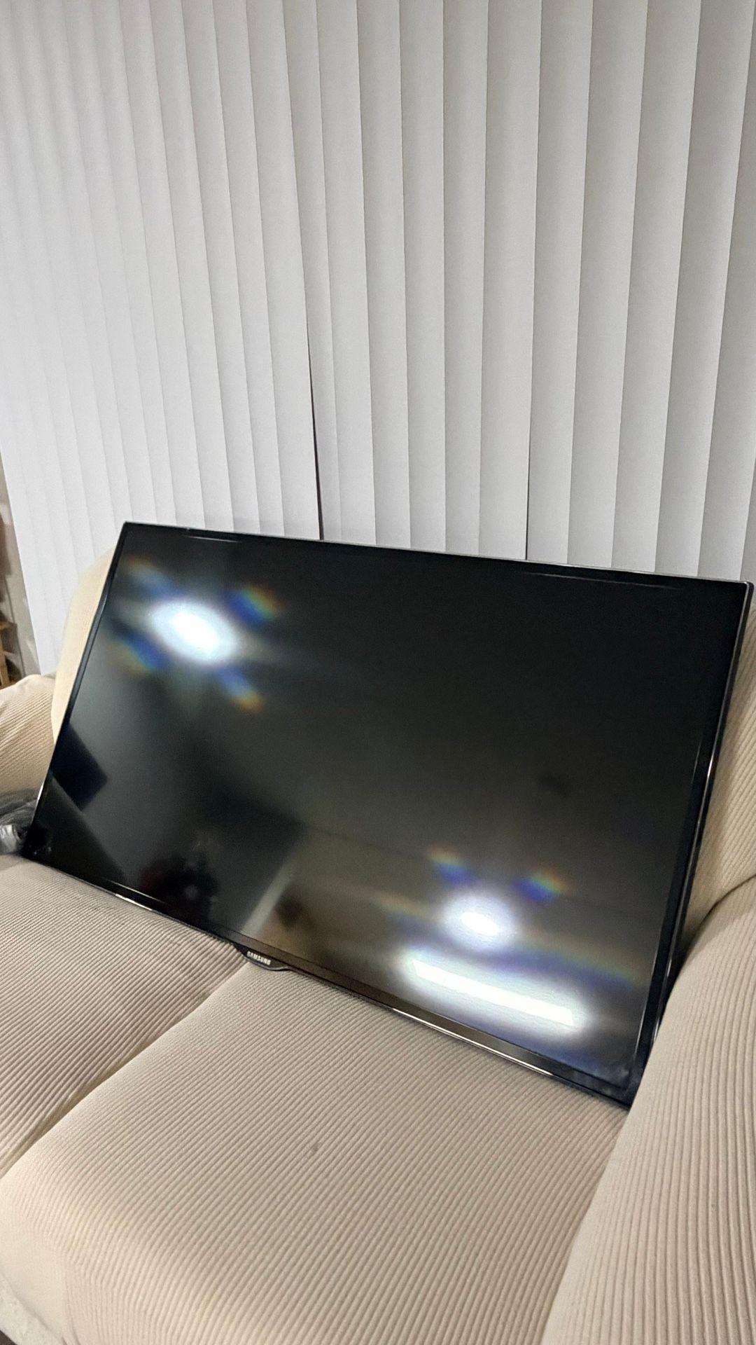 TV Samsung 48”