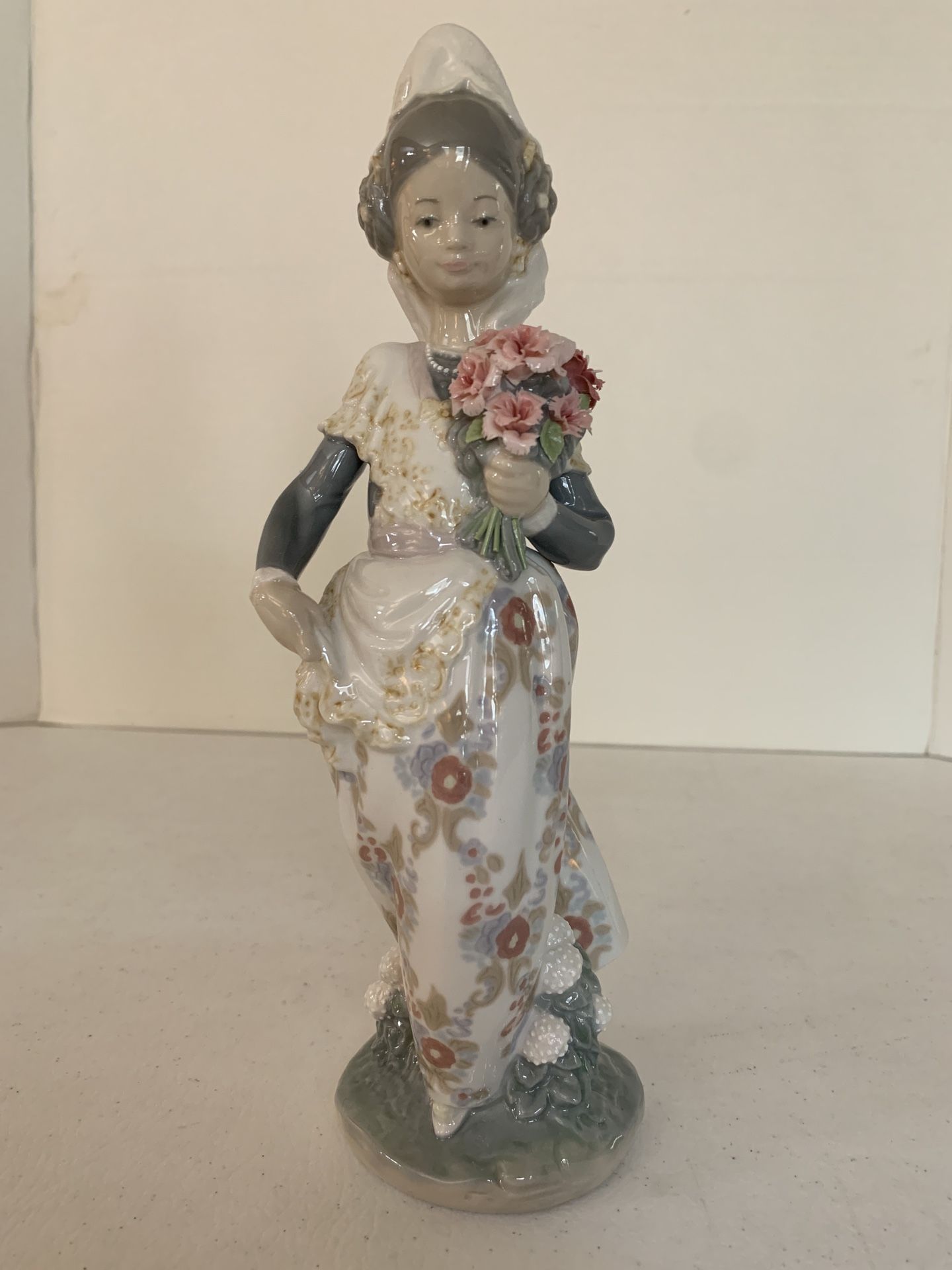 Lladro - Valencian Girl with Flowers