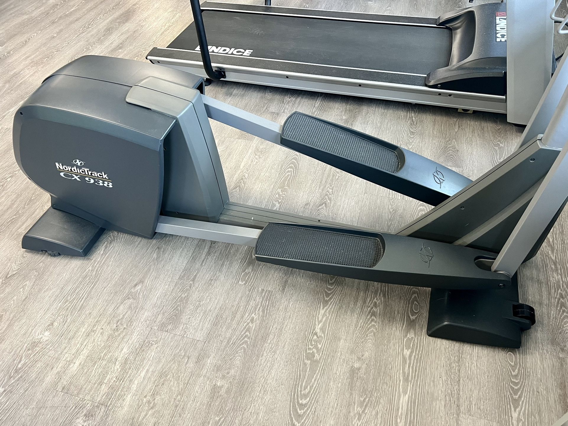 NORDICTRACK CX 938 ELLIPTICAL EXERCISER for Sale in Garden City
