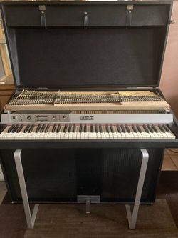 Vintage Fender Rhodes 73-Key Suitcase Piano (Model FR-7710)