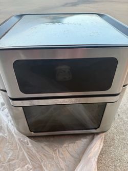 Sur la table air fryer combo