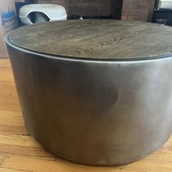 metal and wood table 25$
