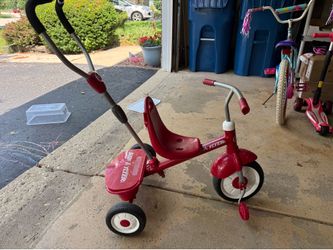 Radio Flyer red trike