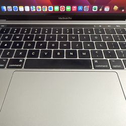 Macbook Pro 2017, 13inch with touchpad