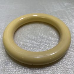 Pretty Vintage Cream Corn BAKELITE Bangle Bracelet
