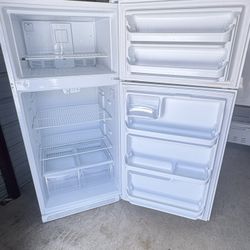White 18 Cubic Feet Top Freezer Refrigerator 