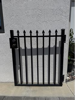 Used Aluminum gate and 2 panels