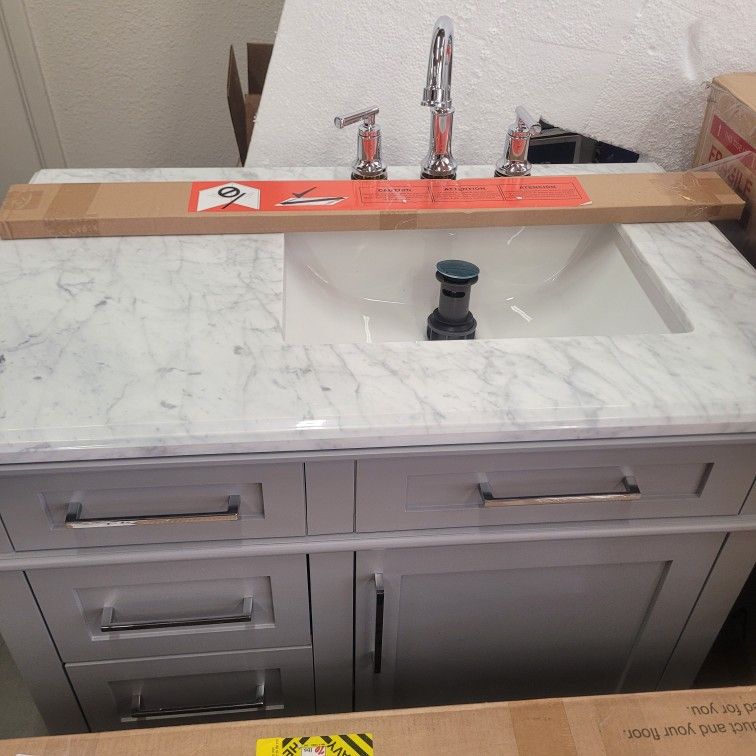 36 in Bathroom Vanity &faucet 