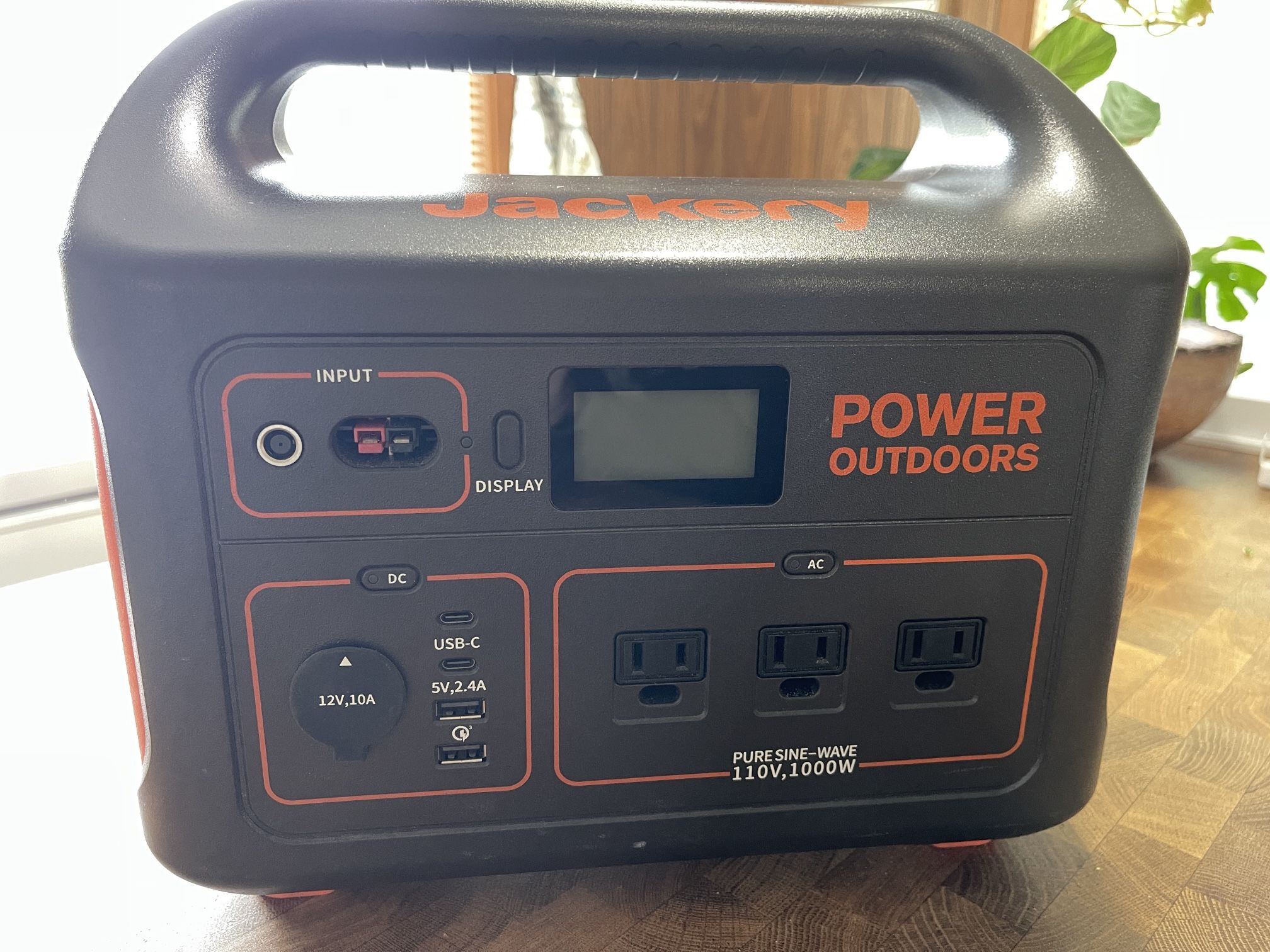 Jackery Explorer 880 Portable Power Station - Great Condition!