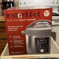 Instant Pot Electric Pressure Cooker - 6 Quart 
