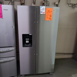 Brand New Whirlpool Scratch And Dent Refrigerator 