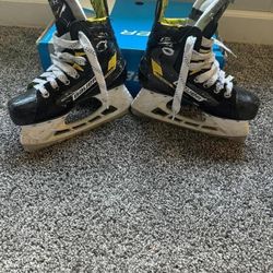 Bauer junior Size 2.5 Hockey Skates