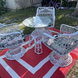 Patio Set Fiberglass Table & Glass 28”D X 28”H With 3 Swivel Chair & Cushions In Excellent Condition $180 Firm On Price