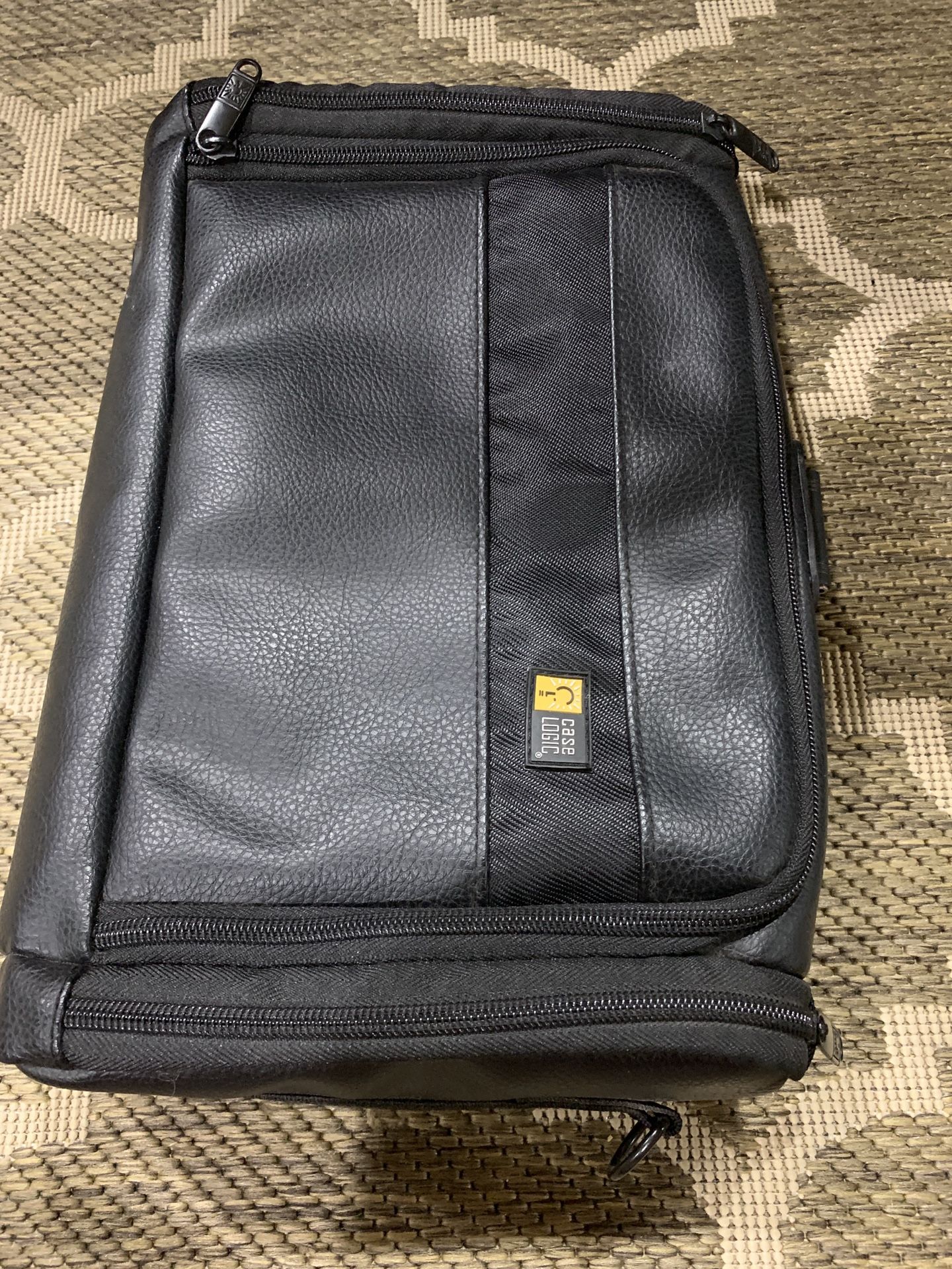 Case Logic portable DVD player carrying case
