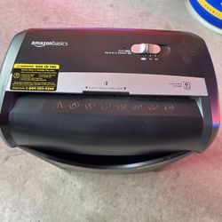 Cross cut paper shredder