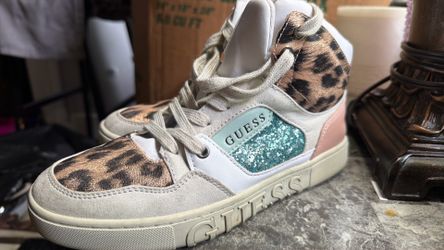 Guess woman’s size7