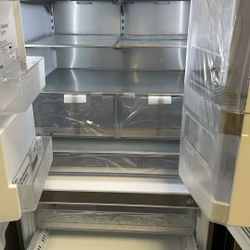 LG Large Refrigerator with Craft Ice 