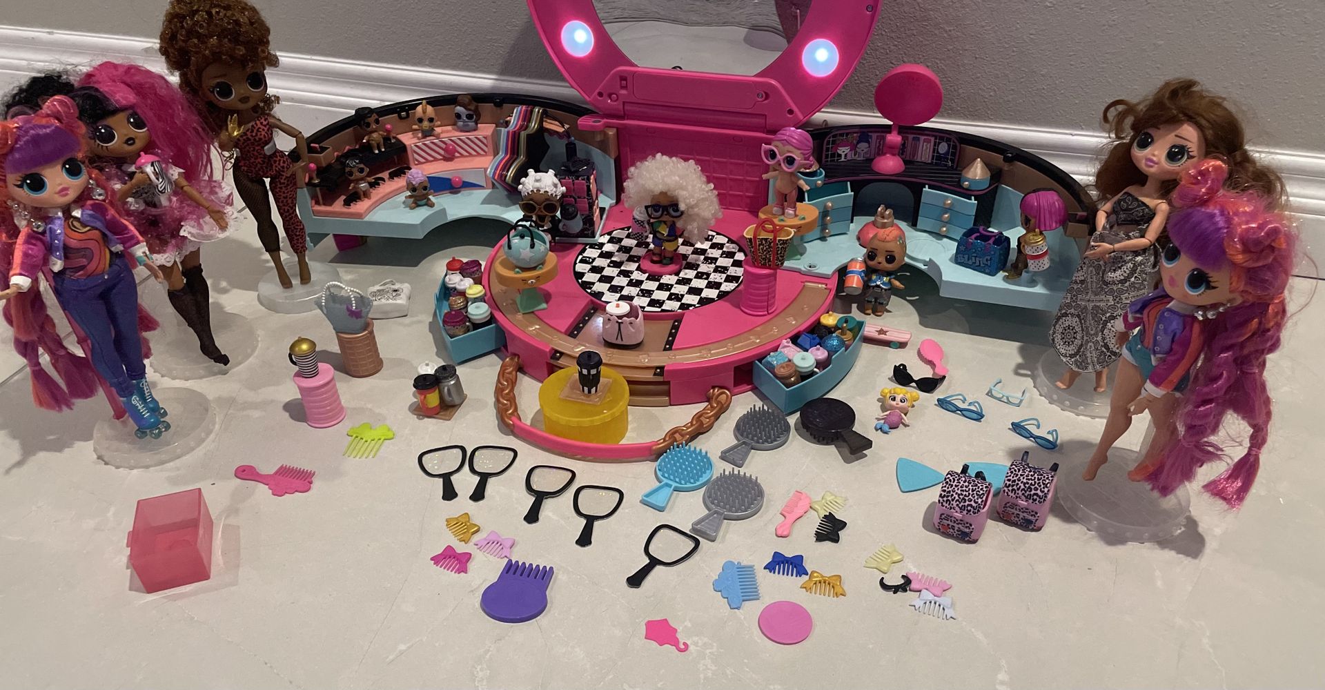 LOL Surprise Dolls House Playset With Dolls & Accessories Lot