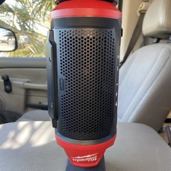 Milwaukee M12 12-Volt  Jobsite Speaker With Battery