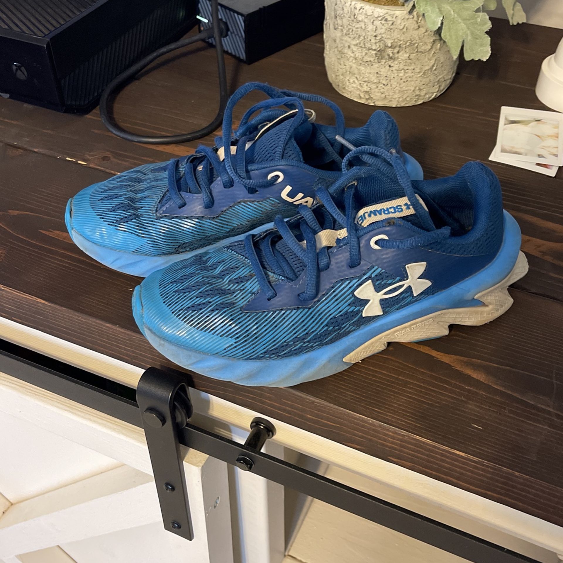 Under Armour Scramjet Boys 3.5Y Shoes